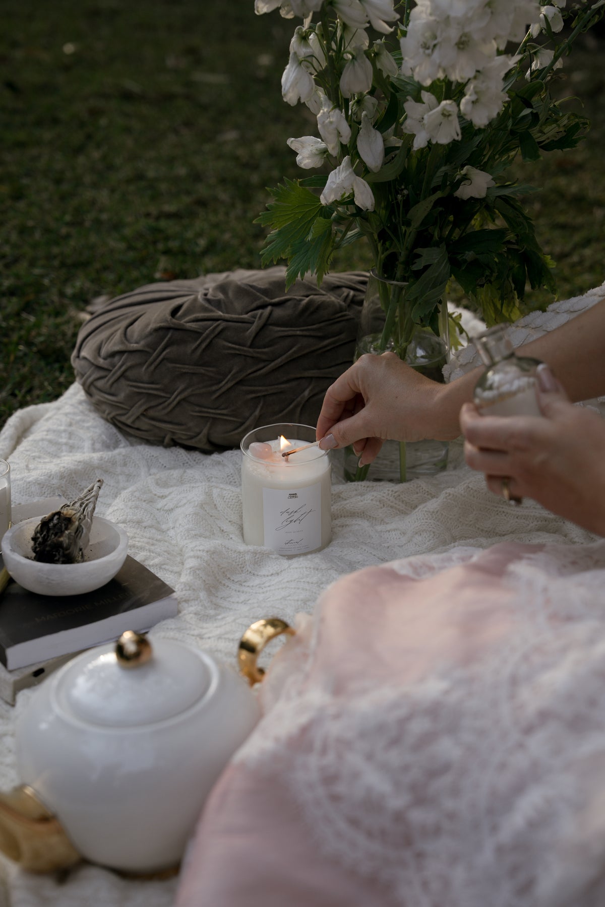 Dusk Light   -   Rose Quartz   -   Parterre in Bloom